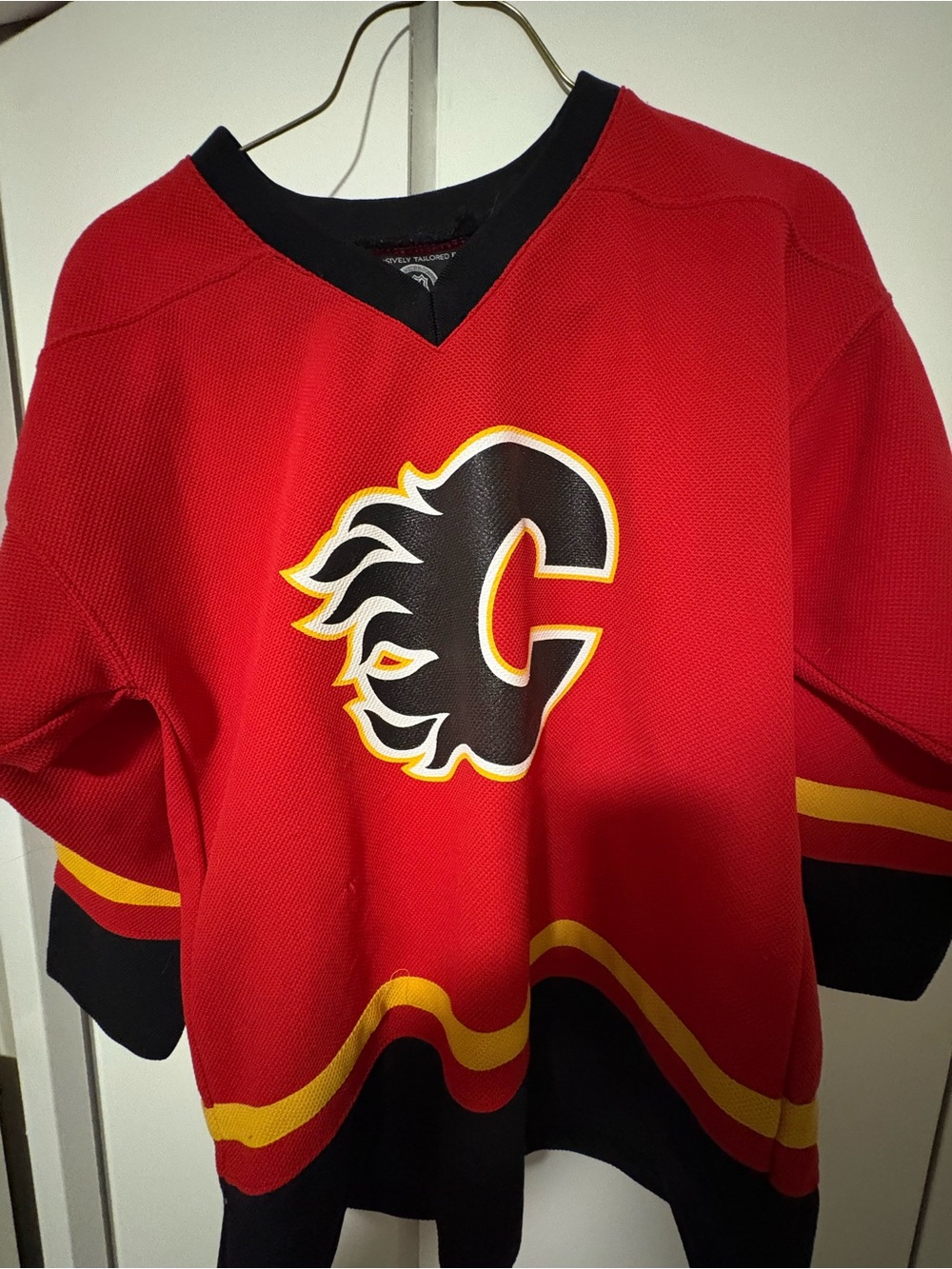 Vintage CCM Kids Red Calgary Flames Jersey size XL